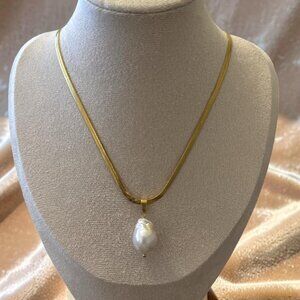 Sophisticated Freshwater Pearl Necklace